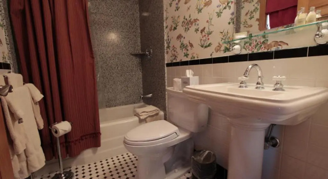 Четырёхместный номер Standard Ridgeway Inn