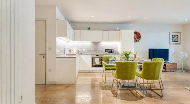 Апартаменты Austin David Apartments Royal Wharf