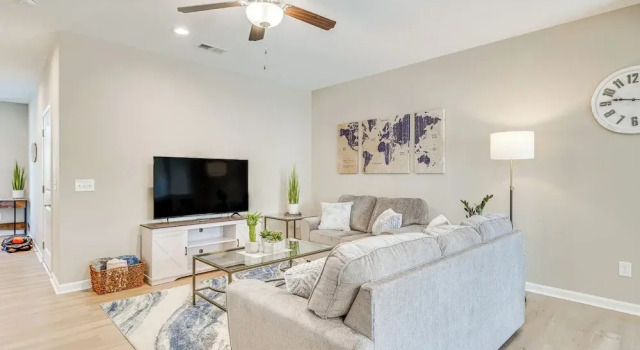Coastal Beaufort Abode - Pool Access, Near Beaches