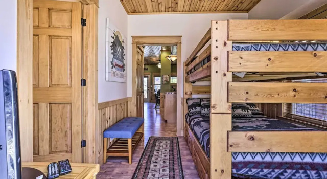 Sublime Granby Retreat < 21 Mi to Winter Park, Забронировать Дом для отпуска Отели Грэнби с парковкой, рядом с Granby Medical Center, Парковка