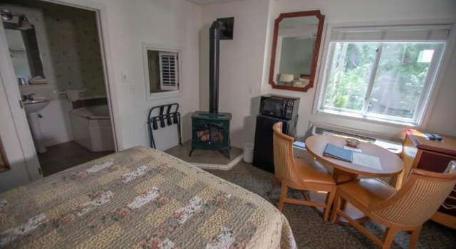 Coachlite Inn