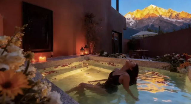 Номер Luxury Mucheng Xichi Snow Mountain Art Resort Hotel