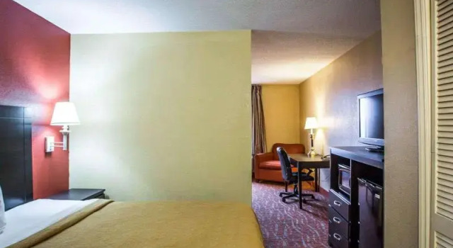 Люкс Quality Inn & Suites Monroe
