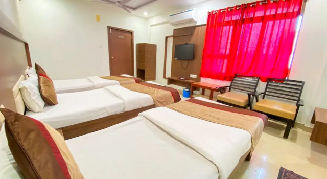 Deluxe Kolmen hengen huone Hotel Gomti