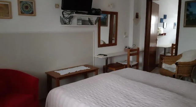 Студия Anthos Apartments