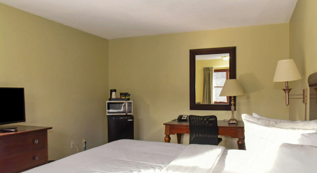 Quality Inn Great Barrington, Забронировать Отель Грейт-Баррингтон Butternut Ski