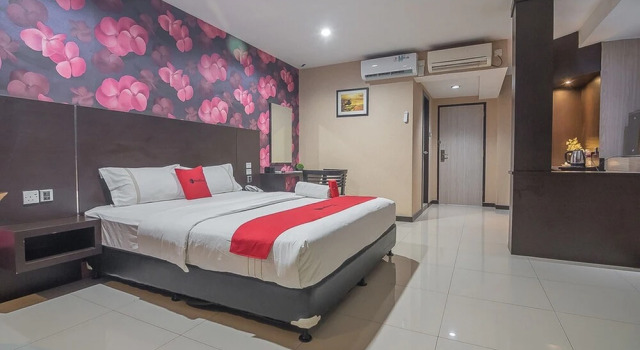 RedDoorz Plus near Harbour Bay Mall Batam