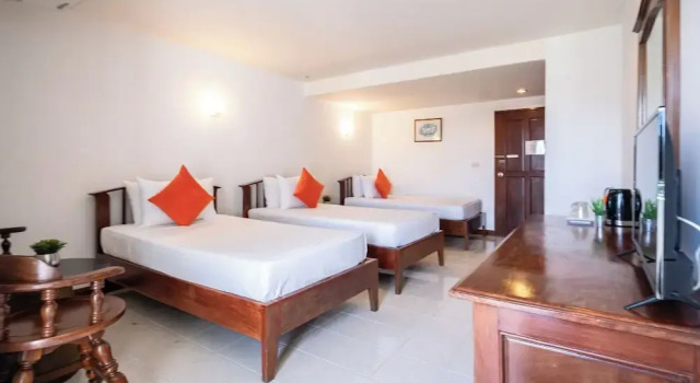 Трёхместный номер Superior с балконом JP Villa Pattaya