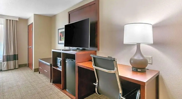 Четырёхместный люкс Superior Comfort Suites Hopkinsville near Fort Campbell