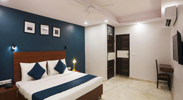 HOTEL SILVERKEY NEAR LIC BUILDING MAIN RD KHODA NEXT TO SHYAM OIL, Забронировать Отель Нойда штат Уттар-Прадеш