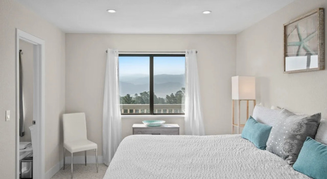 Newly Remodeled 4/4 With Bonus Room! Spectacular Valley Views! Aquarium Passes Available, Prenota Casa vacanze Carmel Highlands Indiana