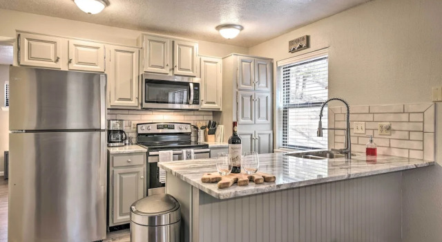 Апартаменты Angel Fire Condo w/ Fireplace < 1 Mi to Ski Resort
