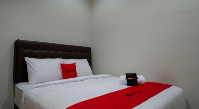 Gossip Guesthouse by Reddoorz, Rezervovat Hotel Hotely v Semarang s parkováním, poblíž Semarang Grand Mosque, Parkování