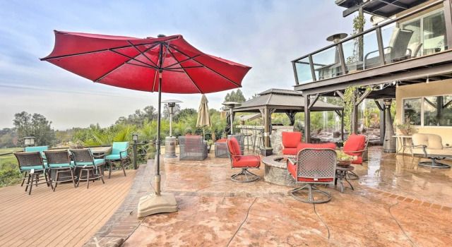 Коттедж с 4 комнатами с балконом Poolside Relaxation: Whitter Oasis 14 Mi to Disney