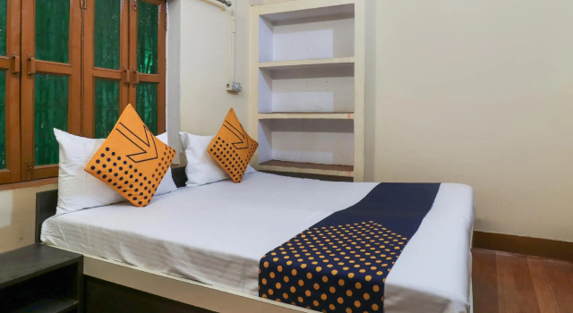SPOT ON 68747 Shree Lodge