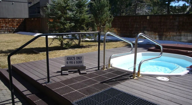 Коттедж с балконом и с видом на воду Mv25: Waterfront Tahoe Keys Home -30 Days Minimum