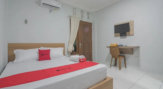 Номер Standard RedDoorz near RSUD Dr Abdul Aziz Singkawang