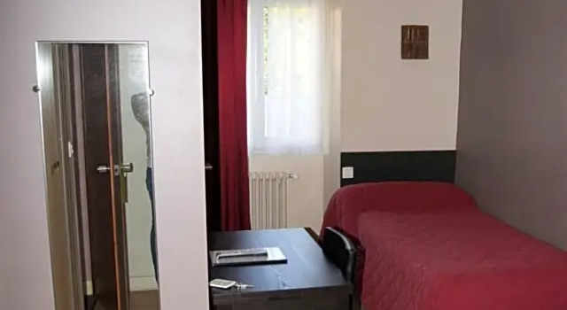Номер Standard Logis Hotel Restaurant des Voyageurs