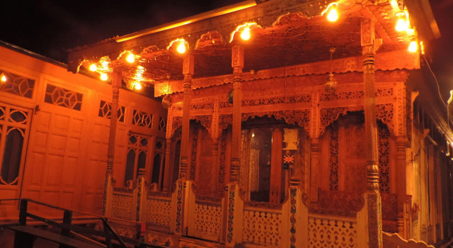 Young Bombay Premium Heritage Houseboat, Забронировать Отель Сринагар Jammu & Kashmir Ski