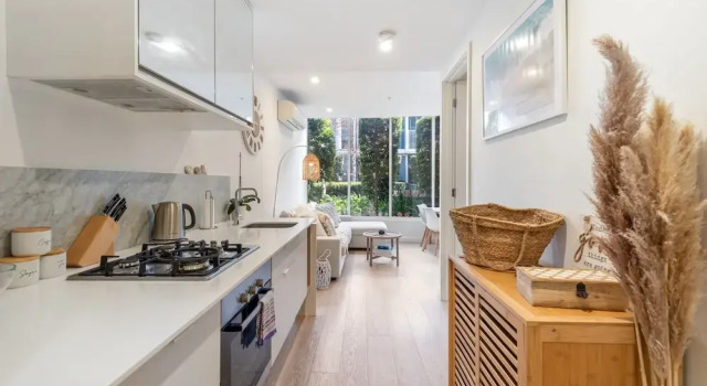 Апартаменты Brighton 1-bed Apartment With Balcony & Parking