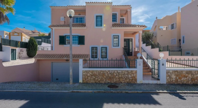 Villa Santa Maria With 3 Bedrooms and 4 Bathrooms, Rezervovat Vila Chaty v Algarve, Chalupa