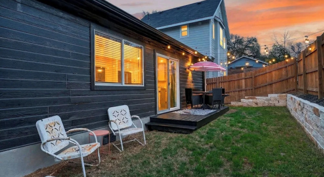 Коттедж Eastside Keys by Avantstay Bright East Austin Stay + Backyard Dining + Near 6th St and Downtown