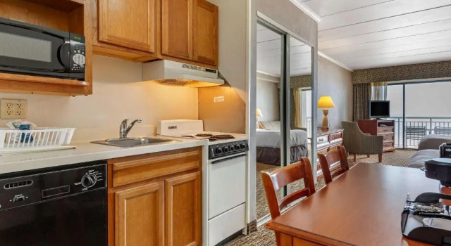Четырёхместный номер Standard oceanfront Quality Inn Boardwalk