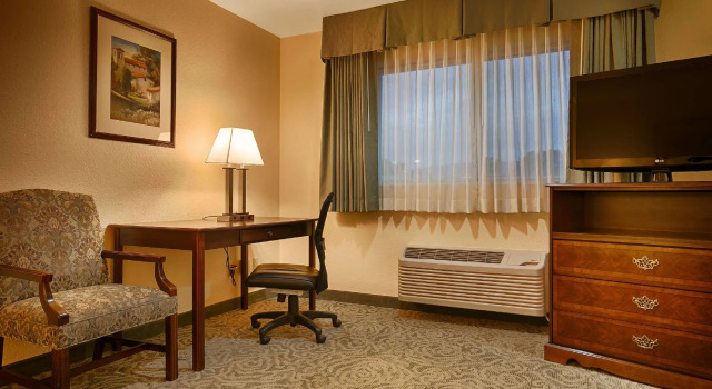 Люкс с 2 комнатами Best Western Petaluma Inn