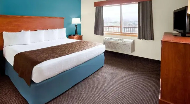 Четырёхместный номер Standard AmericInn by Wyndham Chanhassen