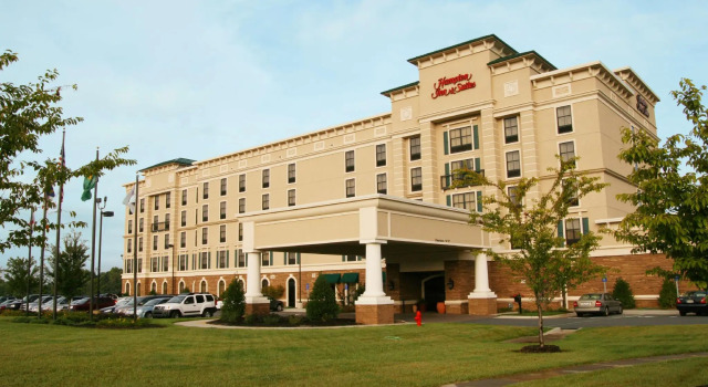 Hampton Inn & Suites Dobson, Buchen Sie Hotel Dobson North Carolina