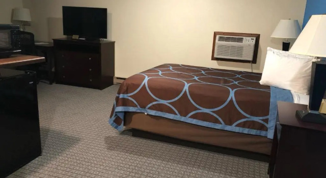 Двухместный люкс Deluxe Amerivu Inn & Suites