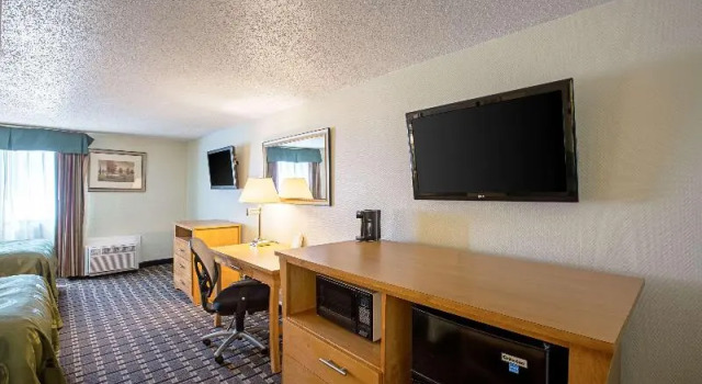 Четырёхместный номер Standard Quality Inn & Suites Council Bluffs - Omaha East