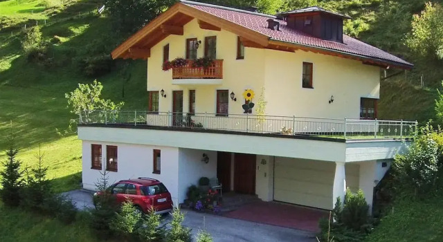 Апартаменты Sunlit Apartment near Ski Area in Hüttschlag