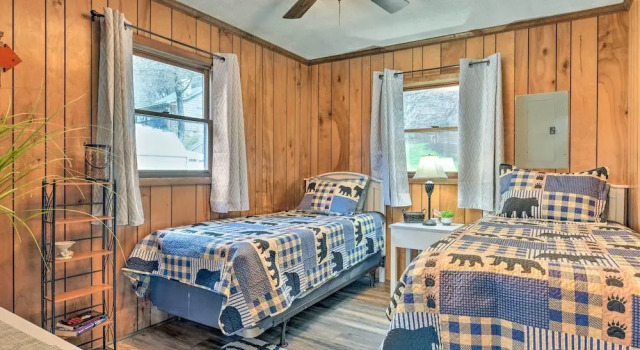Коттедж с 2 комнатами Cozy Maggie Valley Cabin, 1 Mi to Tube World!