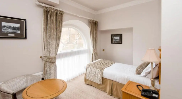 Одноместный номер Standard Waterton Park Hotel