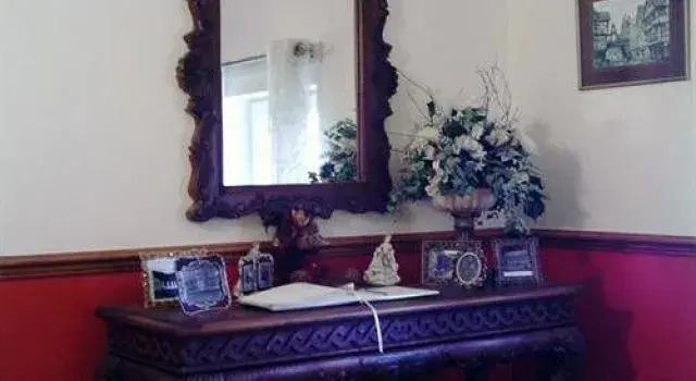 The Hollybrook Country Inn, 预订 酒店 卡马森 喀麦登郡