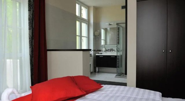 Люкс Corner Hotel & Kávéház