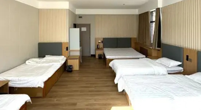 Кровать в общем номере (мужской номер) Beijing Jingji Hotel (Wangjing South Subway Station)