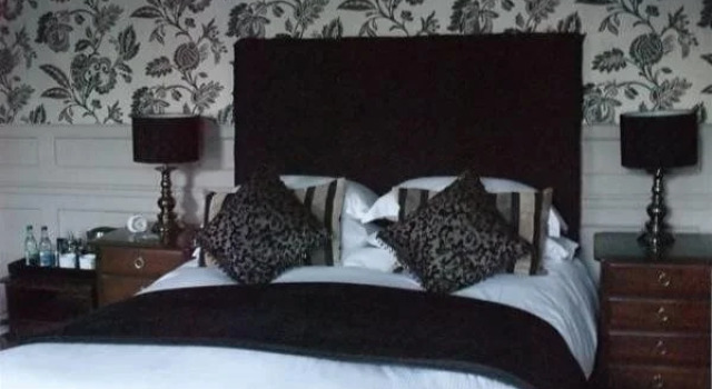 Highcroft House, Book Hotel Hoteller i Towcester med parkering, Parkering
