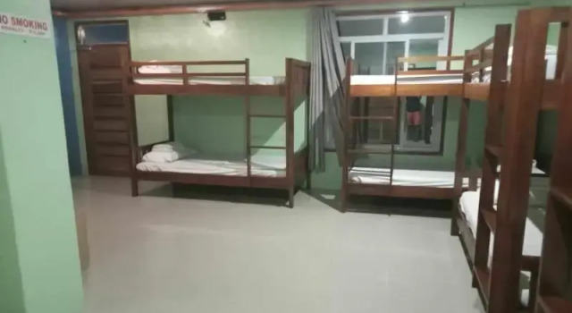 Кровать в общем номере с балконом Galucksea Beach Resort