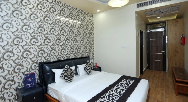 Люкс Standard Capital O 16639 Hotel Shri Pushpraj