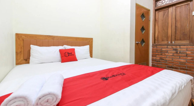 Roemah Balewaringin, Book Guesthouse Depok 