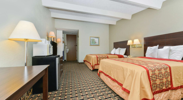 Четырёхместный номер Standard Americas Best Value Inn Sarasota