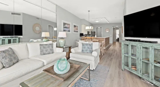 Newly Renovated! Breathtaking Views! Fourth Floor! Pools! Grill! Beach Chairs, Varaa Hotelli Hotellit Emerald Coast uima-altaalla, Uima-allas