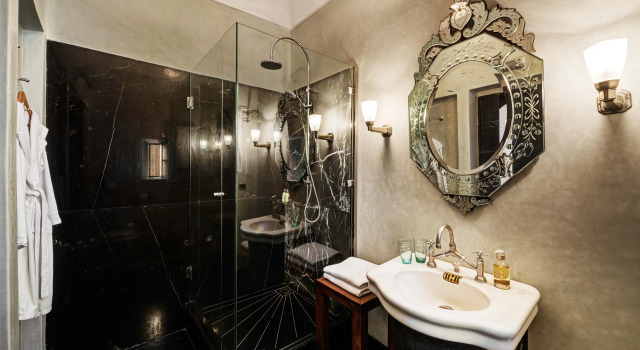 Camera Standard Riad Azzar