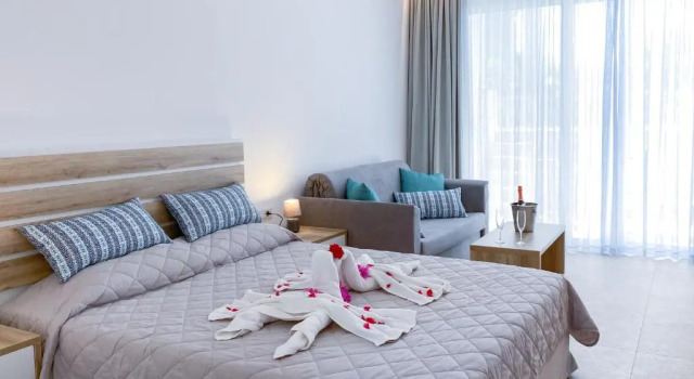 Полулюкс Lardos Bay Hotel