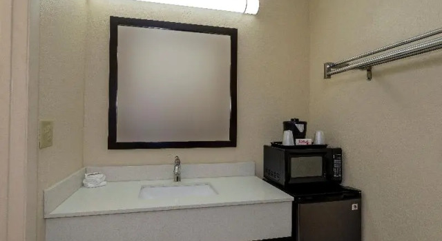 Двухместный номер Deluxe с видом на бассейн Red Roof Inn Ellenton - Bradenton NE