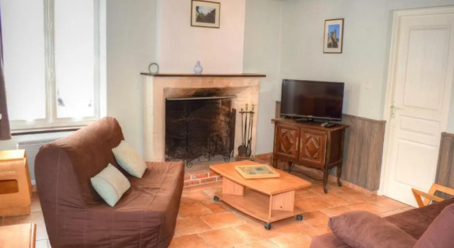Charmant gîte à Montrésor avec jardin et équipement bébé - FR-1-381-72, Book Hotel  