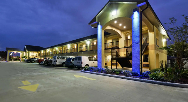 Кровать в общем номере Americas Best Value Inn & Suites Lake Charles at I-210 Exit 11