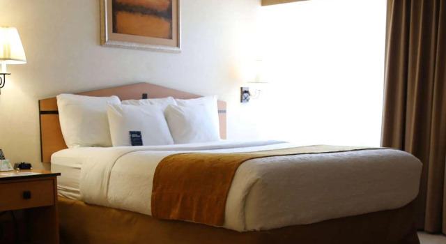 Двухместный номер Mobility Accessible AmericInn by Wyndham Denver Airport